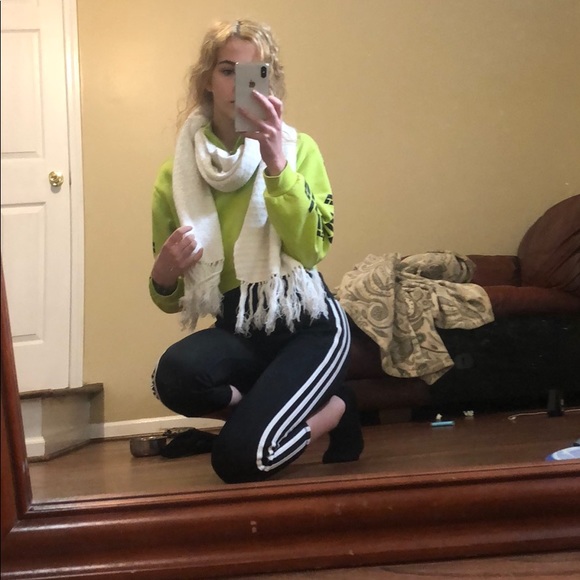 White Scarf - Picture 4 of 4